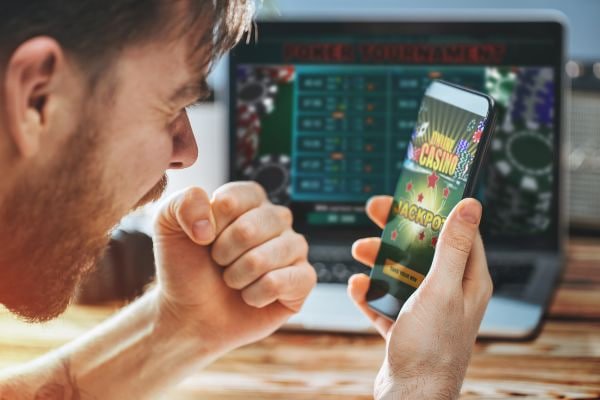 Live Ikan Hoki table at toto171 login with real dealer and player interface
